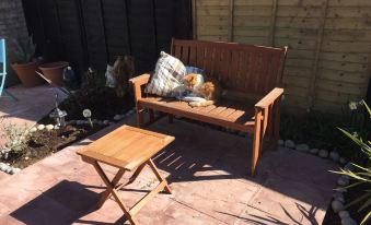 Basingstoke En Suite Room in Garden Annex - Housity
