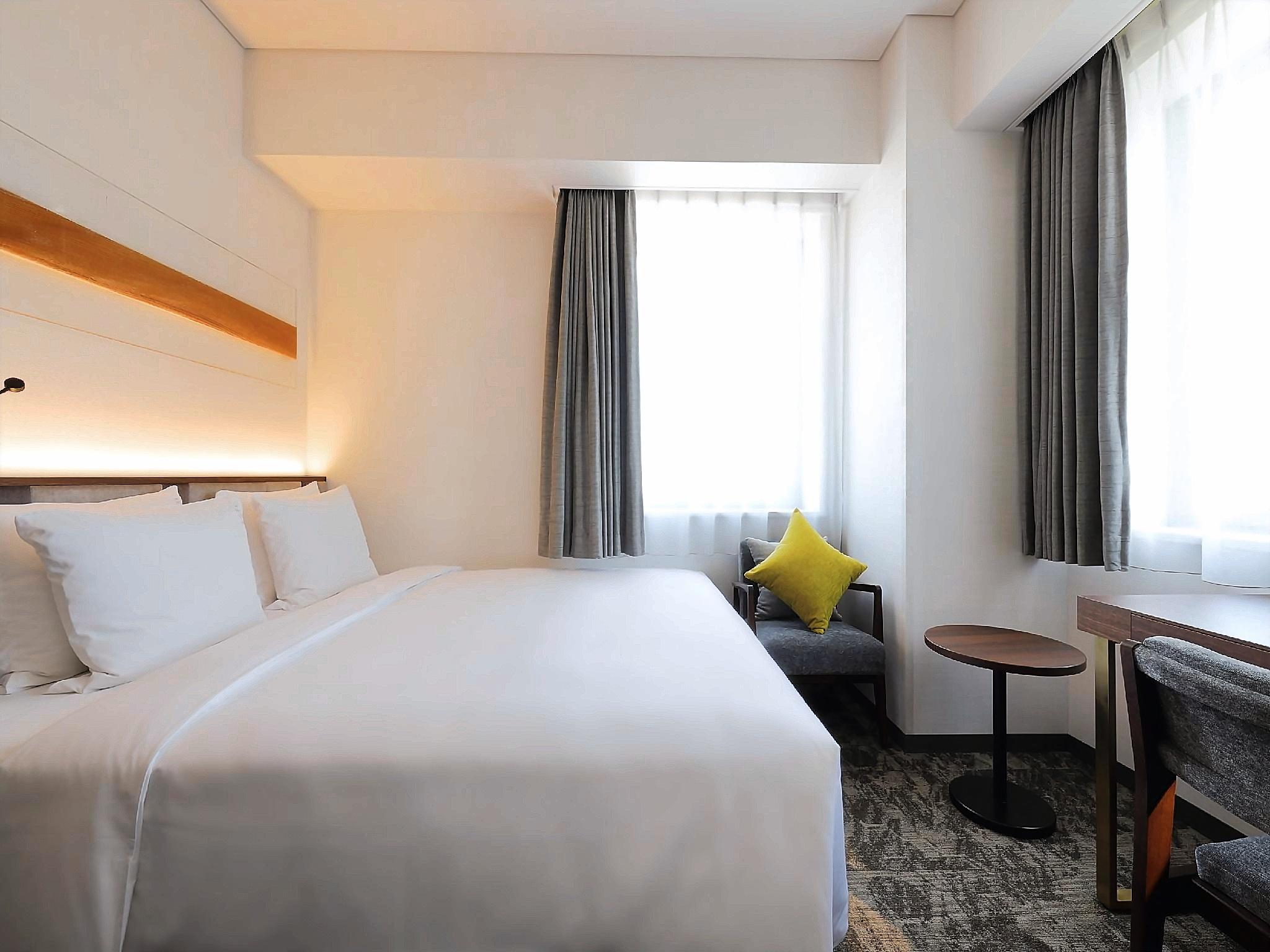 高层标准特大床房