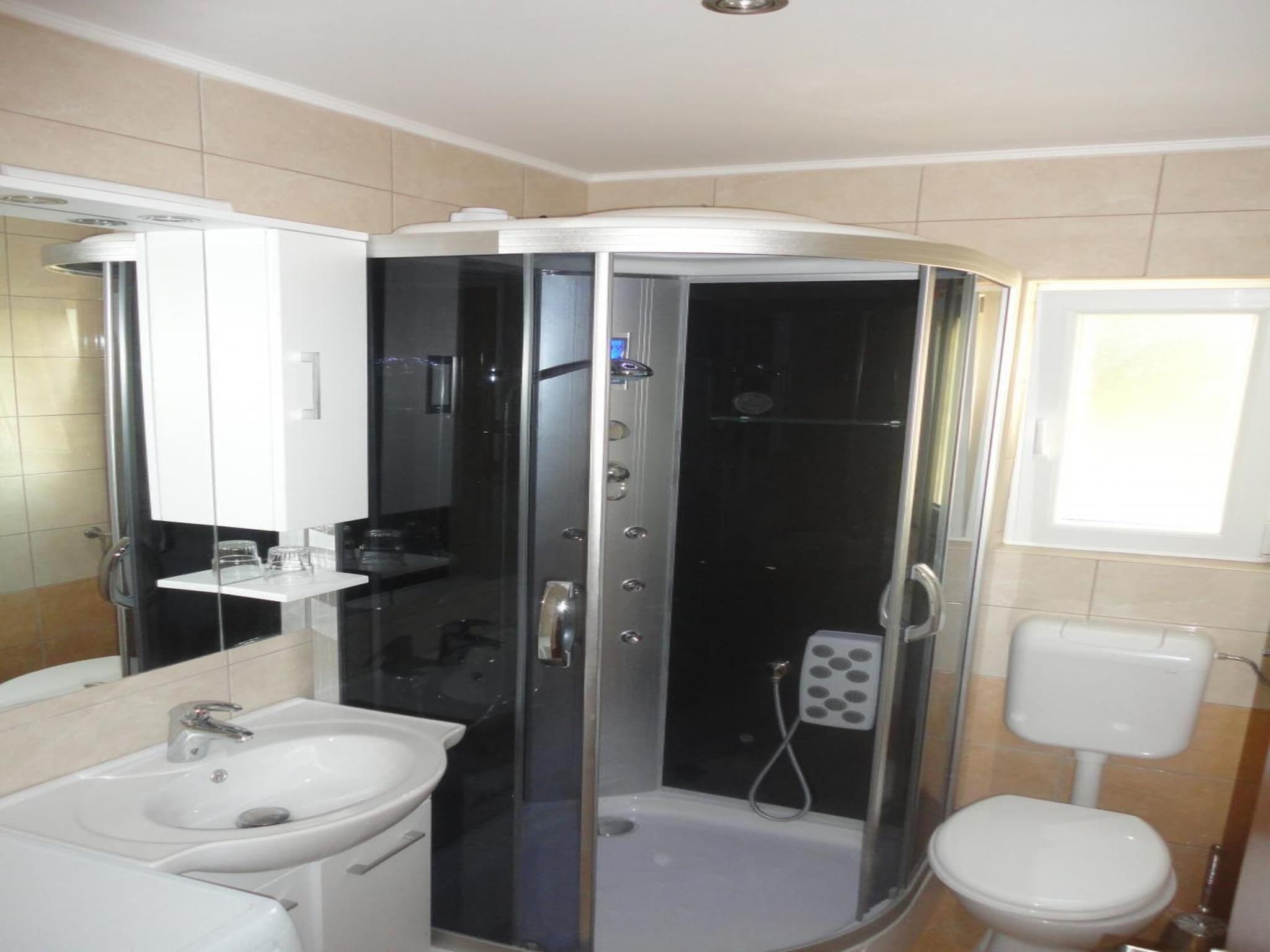 公寓mArijA SlAno-两卧室公寓，带阳台和海景-1 （A）