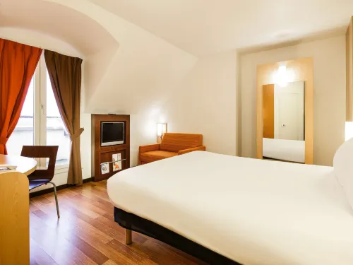 Ibis Versailles Château
