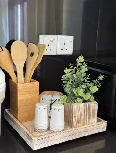 带阳台的两卧室公寓