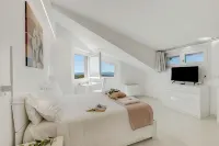 Villa Chimera White 16 with Pool & Gym