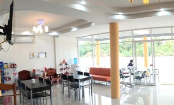 Qbiz Hotel Kalasin