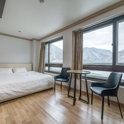 Special Room A (13 Pyeong, Contact The Accommodation If You Wish To Accommodate Additional Guest) Danyang Sky 쿠폰