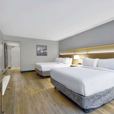 Mobility Accessible 2 Queen Room with Tub DoubleTree by Hilton Davenport Promo Code