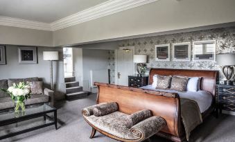 Wood Hall Hotel & Spa - Housity