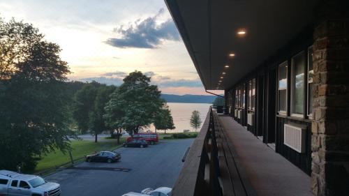 Bayside Resort, Lake George NYKing Room
