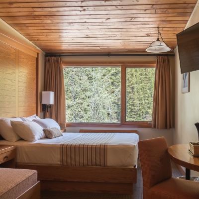 Deluxe Room-Waterfall View Sunshine Mountain Lodge Promo Code