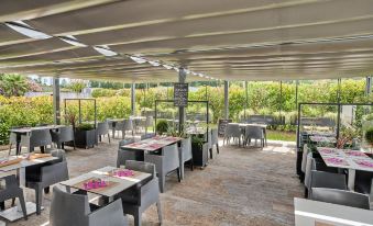 Hotel Loreak - Housity