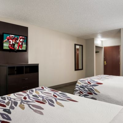 Room With Two Double Beds-Smoking Red Roof Inn Hartford - New Britain Promo Code