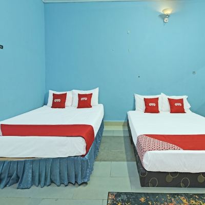 Bilik Keluarga Kupon OYO 90441 Cz Traveler's Hotel