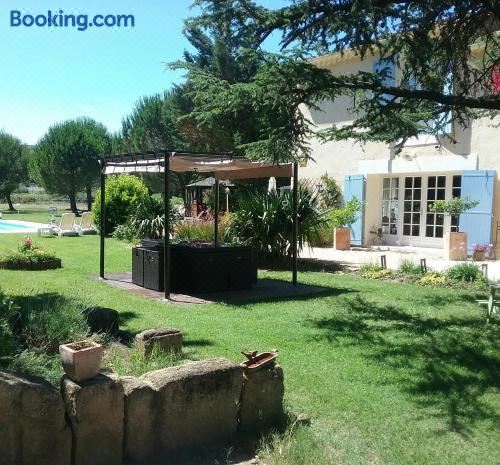 Mas des Bougainvillees - Housity