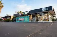 Guest Favorite! Easy Walk to Beach/Food & Shops + Private Parking