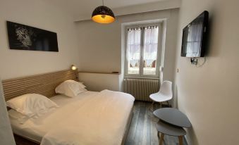 Logis Hôtel-Restaurant Aux Trois Roses - Housity