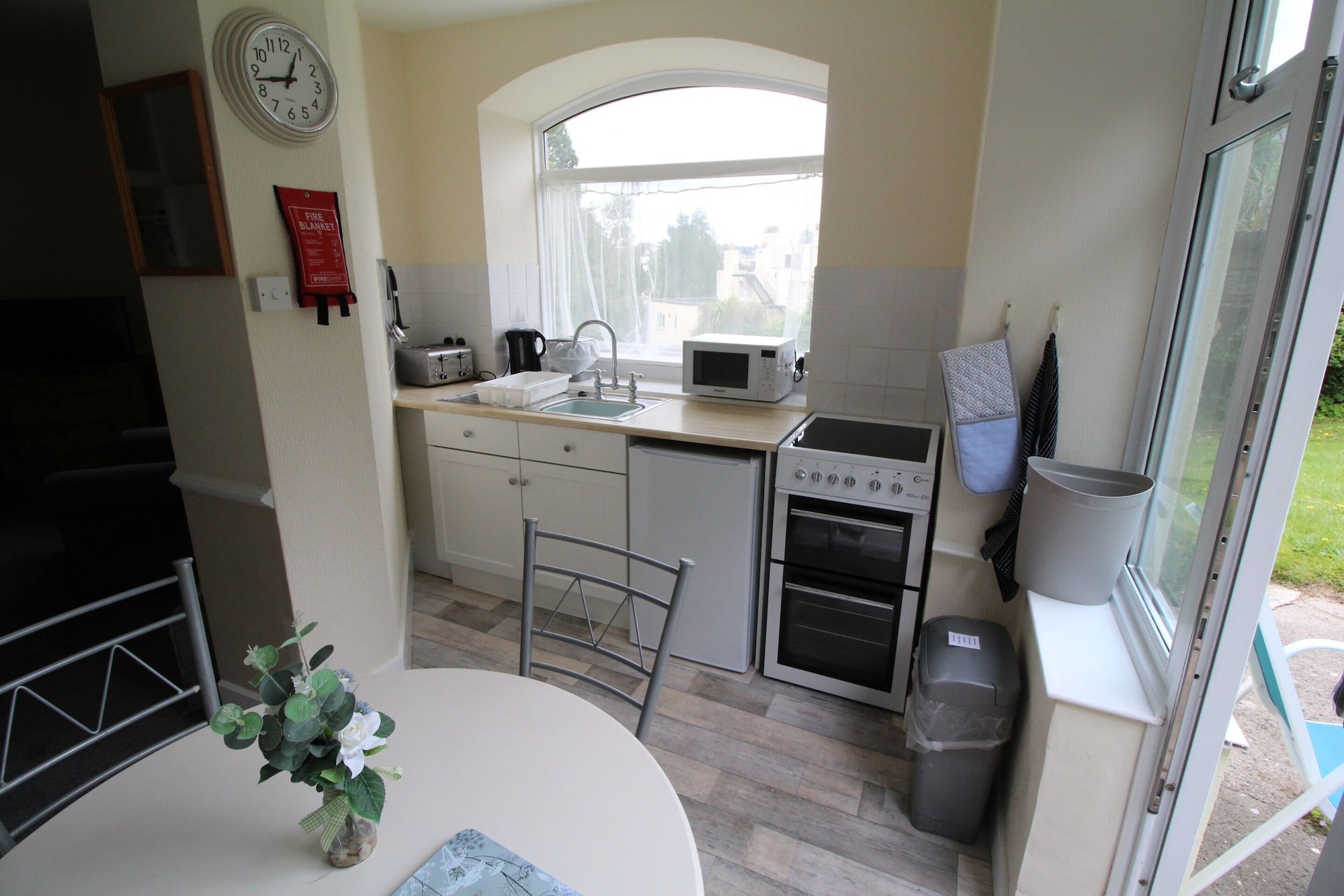 舒适套房，带连通浴室，园景（公寓1）