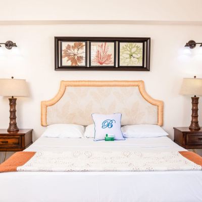 Deluxe Room Beachcombers Hotel Promo Code