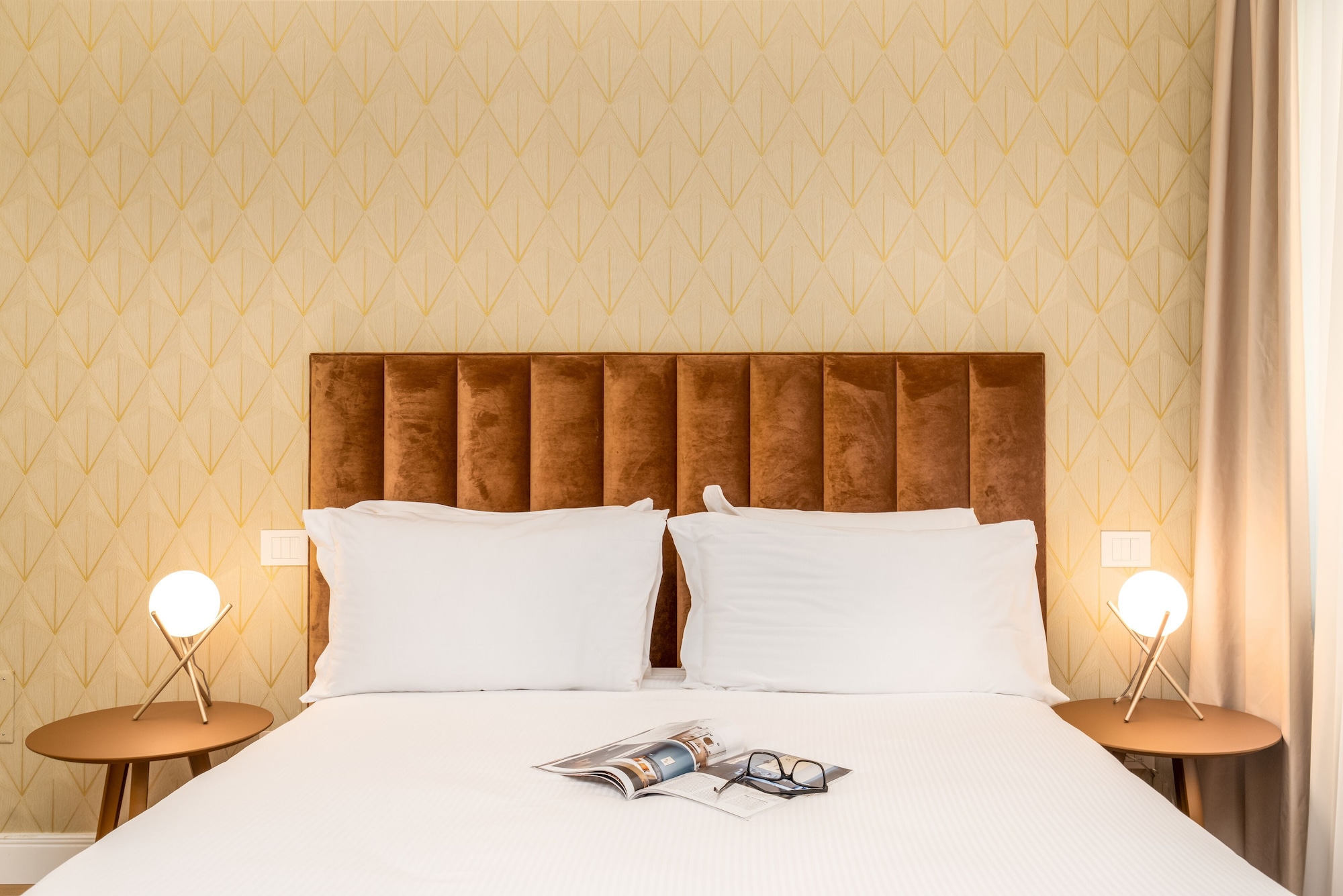 豪华双人大号床房