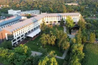 DoubleTree by Hilton Hotel & Conference Centre Warsaw Hotel a 