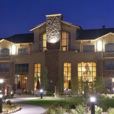 ClubHouse Hotel & Suites Fargo