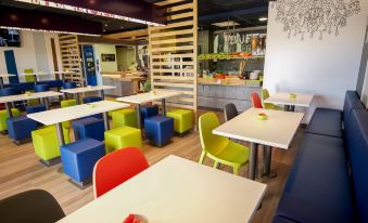 Ibis Budget Porte de Camargue - Housity