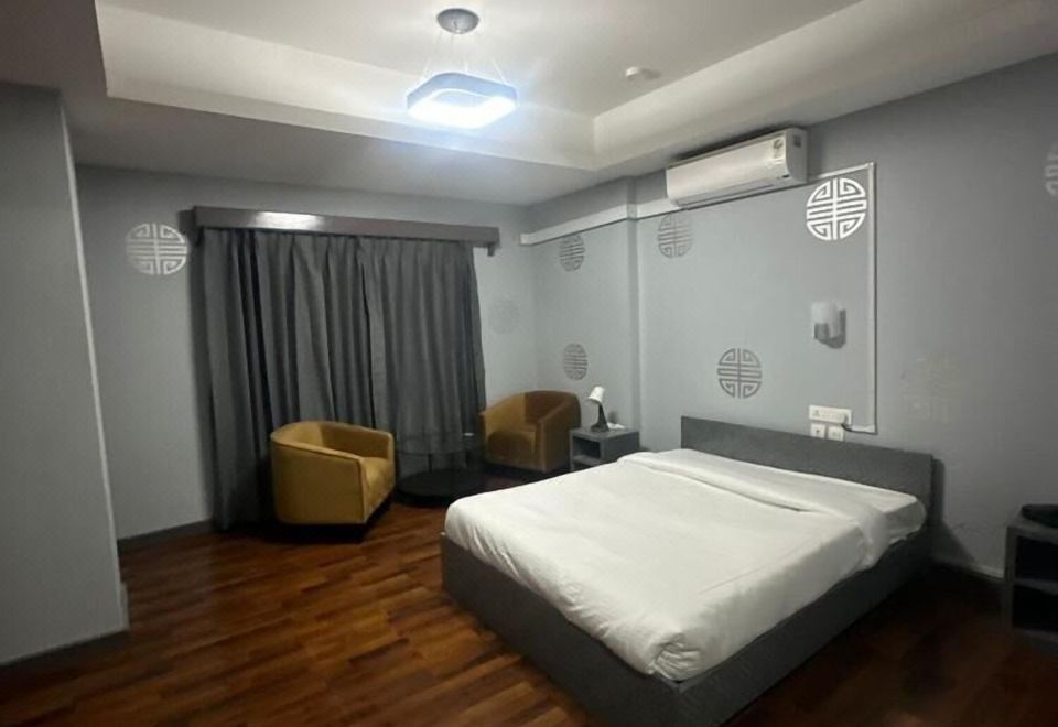 山丘景豪华双人间