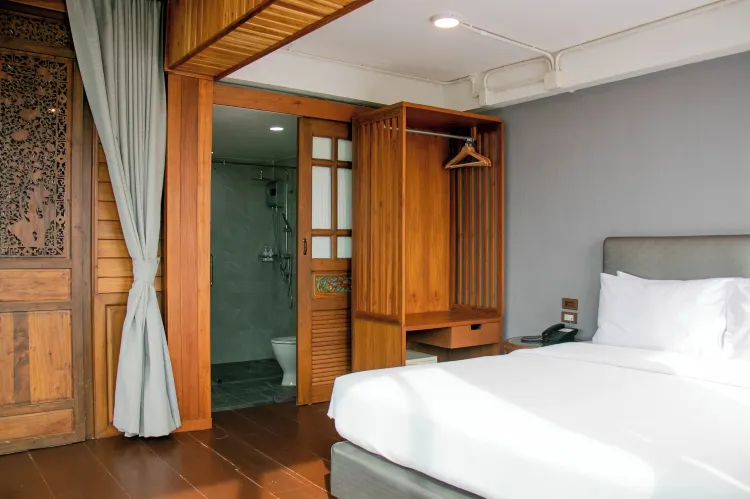 Ruen Lamphu Suite (Second Building)