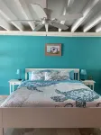 NEW! Remodeled studio just Steps from Beach, Pool, and Restaurants!