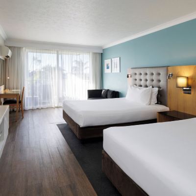 Resort Queen + Entry To 4 Theme Parks