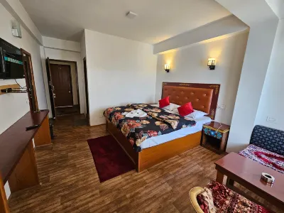 Sikkimese Inn Hotele w: 