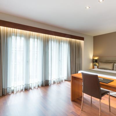 Premium Family Room (2 Adults + 2 Children) 巴塞隆拿對角線中心加泰羅尼亞酒店優惠