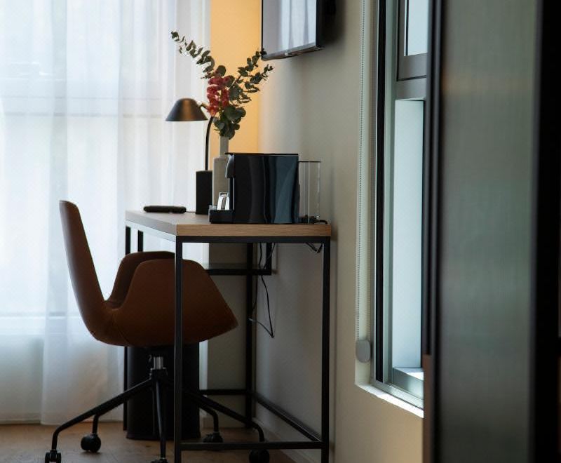 游泳池景行政間