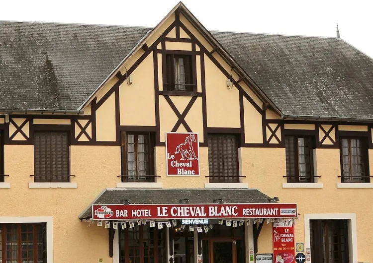 ∞ Logis Hotel *** in the heart of the Loire Castles, Le Cheval Blanc in  Bléré