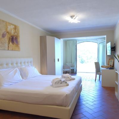Panoramic Double or Twin Room, Lake View (Junior Suite-Giglio)