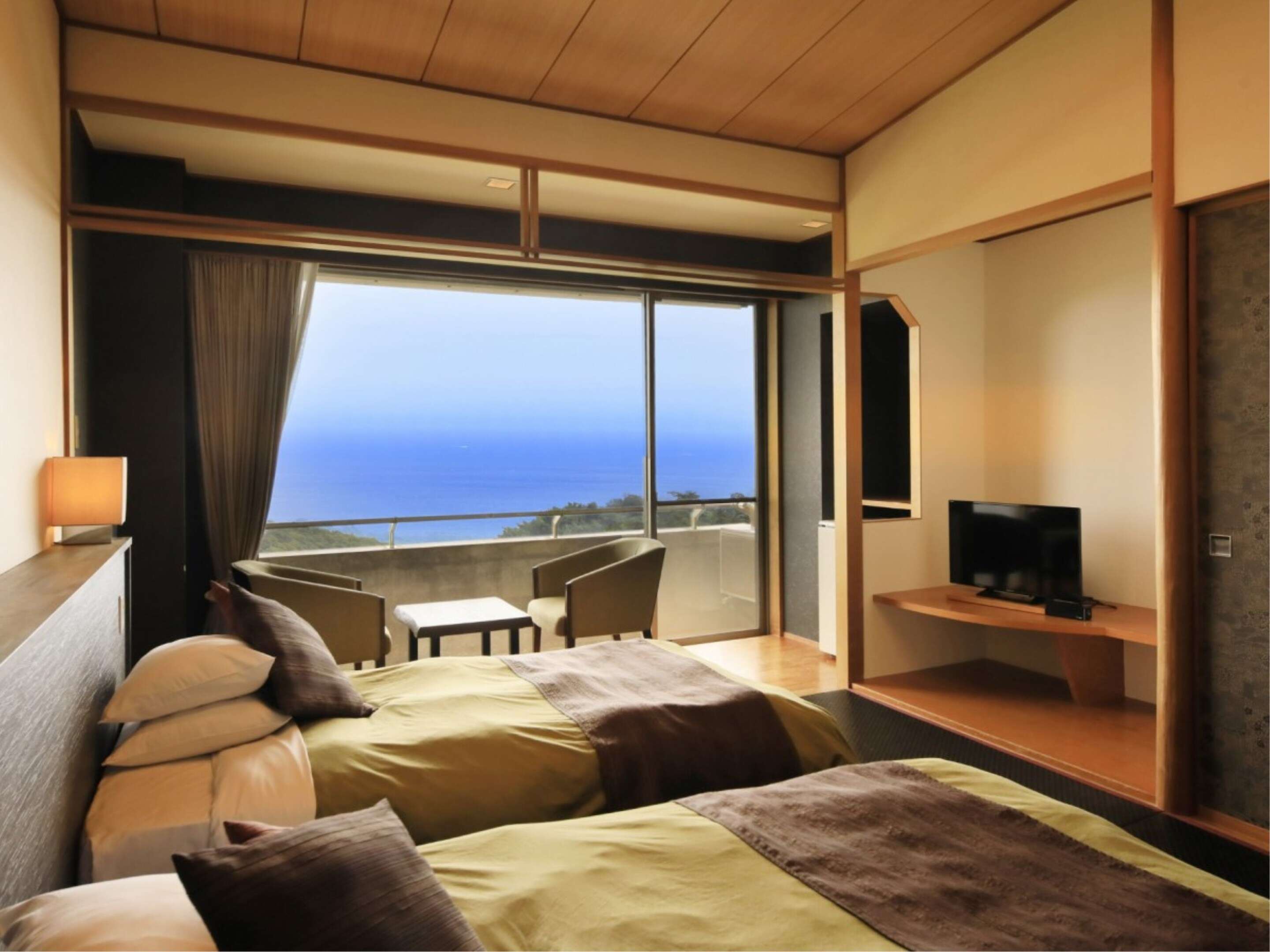 日式西式双人房（2张床+1张日式蒲团），海景