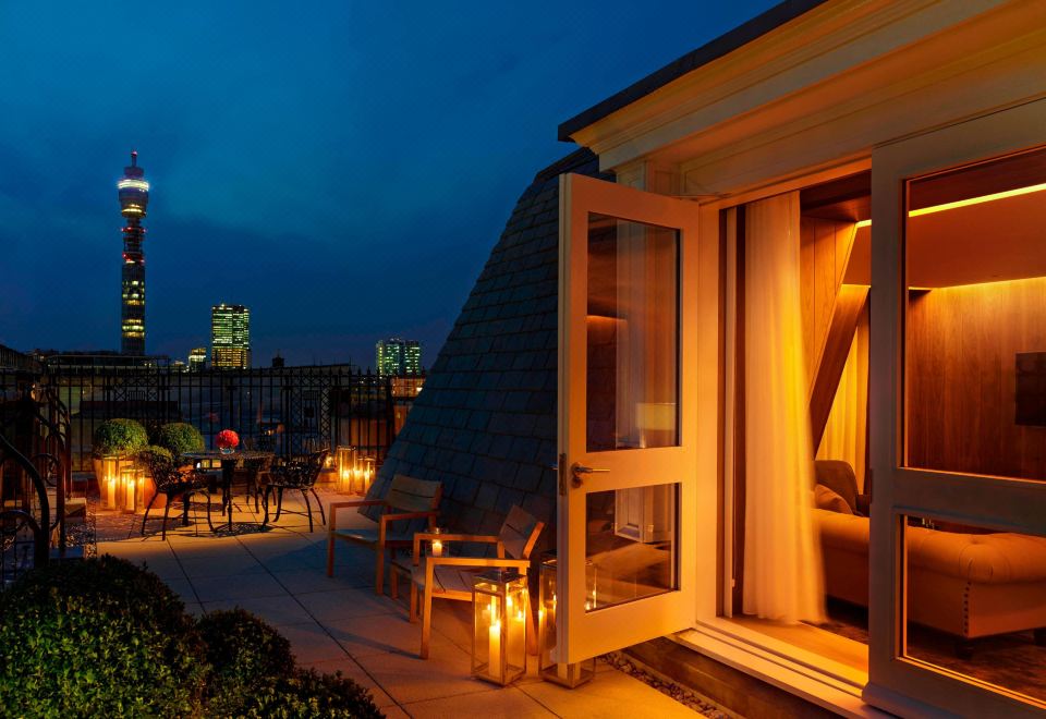 尊貴露臺套房，套房，1張特大床，露臺層，露臺