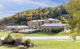Best Western Plus Franciscan Square Inn and Suites Steubenville