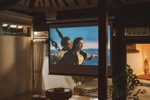 带山景的双人间