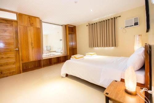 Amor Deluxe Suite with Swimming Pool Access - Hidden Paradise One-Bedroom Apartment