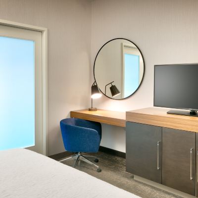 一張特大床房 帶行動無障礙浴缸和梳化床 無煙 阿納海姆度假村會議中心歡朋套房酒店優惠