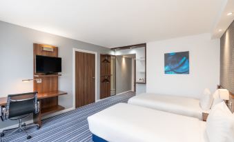 Holiday Inn Express Cambridge Duxford M11 Jct 10, an IHG Hotel - Housity