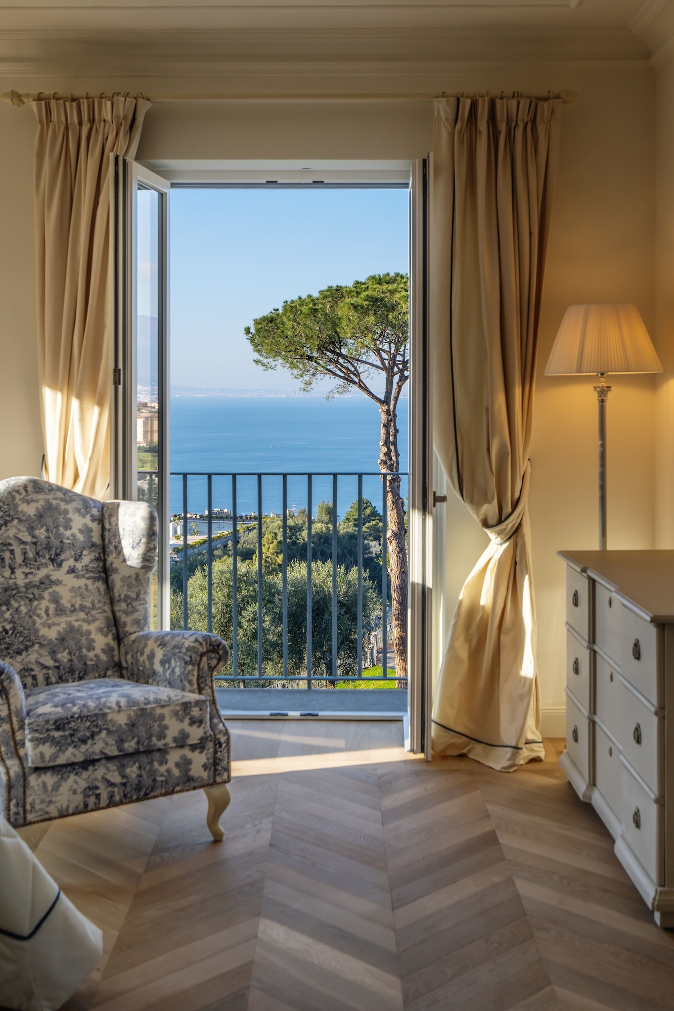 全景套房， 帶陽臺， 一間臥室， 一間起居室， 海景 （Calla）