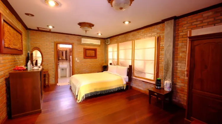ห้องดีลักซ์ เตียงใหญ่ 1 เตียง