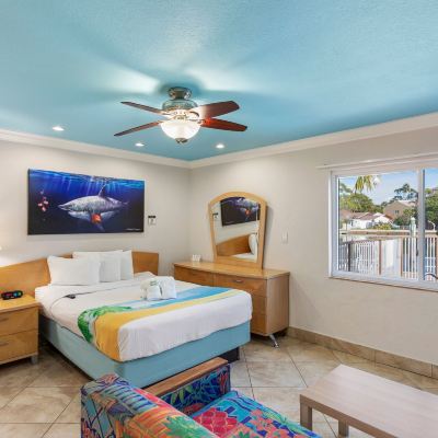 Deluxe Efficiency Suite Bay Palms Waterfront Resort - Hotel and Marina Promo Code