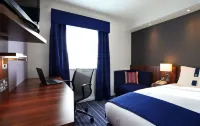 Holiday Inn Express LEEDS - EAST by IHG