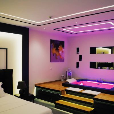 Suite with in-Room Jacuzzi, Double Bed, and Living Space Delta Hotel Promo Code