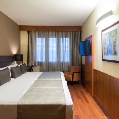 Family Room (2 Adults + 2 Kids) 巴塞隆拿對角線中心加泰羅尼亞酒店優惠