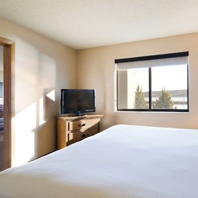 King Suite With River View (King Suite River Side-2nd Floor) Arrowwood Resort at Cedar Shore Promo Code