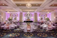 The Hotel Roanoke & Conference Center, Curio Collection by Hilton