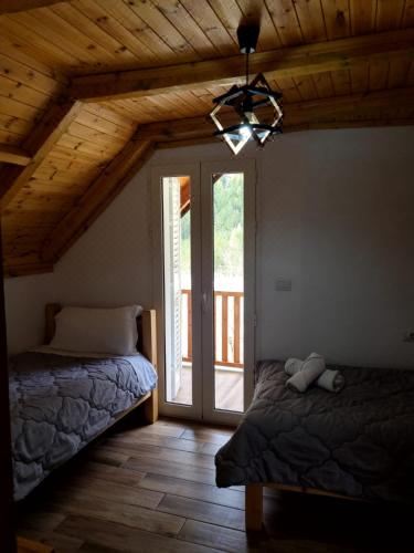 带阳台的双床房