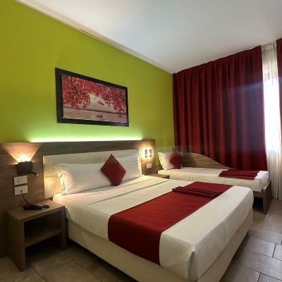 Deluxe Triple Room Hotel Stradivari Promo Code